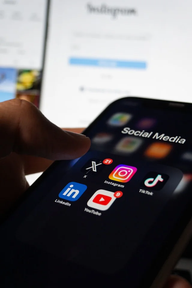 Apps & Social Media